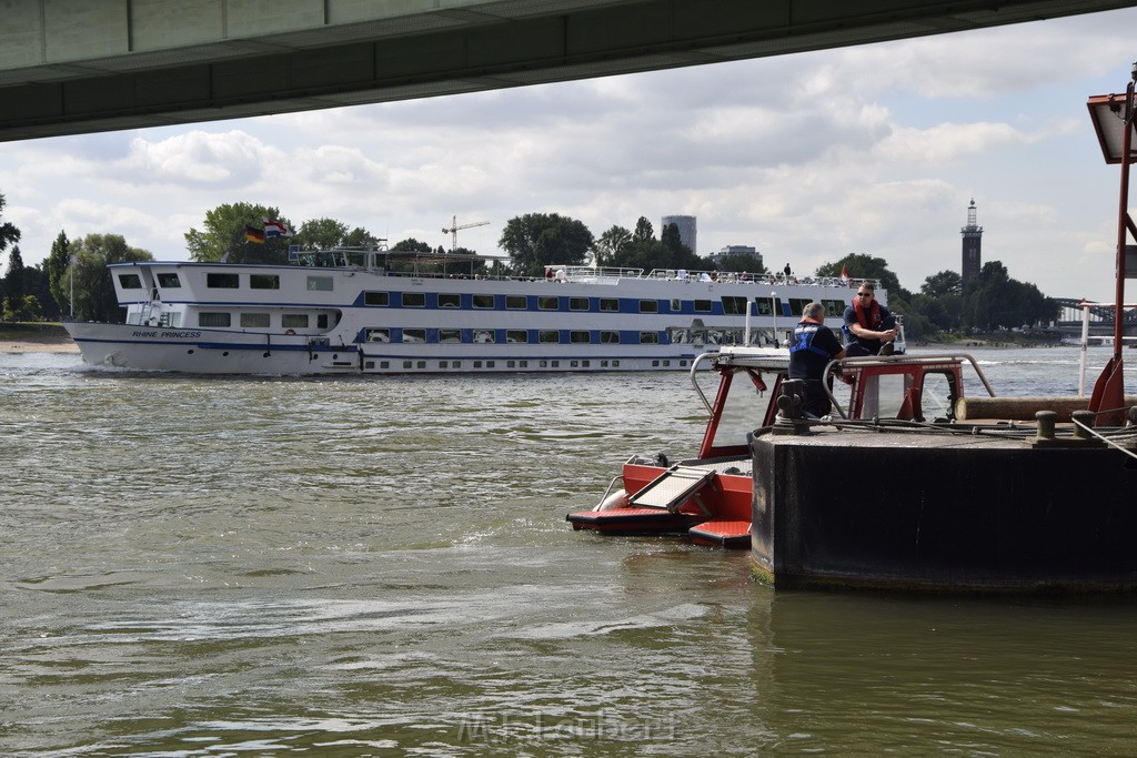 Uebung BF Taucher und Presse Koeln Zoobruecke Rhein P205.JPG - Miklos Laubert